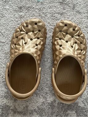 CROCS Geometric Clogs in Metallic Gold